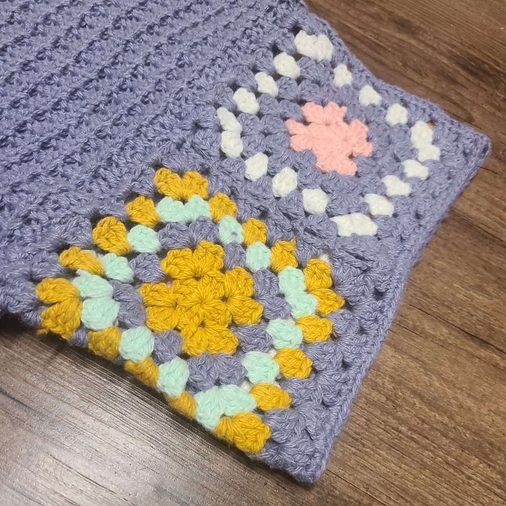 Universal Thread Crochet Top - Picture 3 of 3